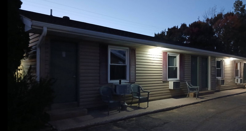 Fox River Motel - From Fox River Motel Web Listing (newer photo)